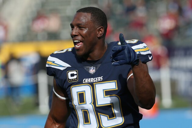 CARSON, CA - DECEMBER 10: Tight end Antonio Gates #85 of the Los Angeles Chargers laughs and gestures during warmups for the game against the Washington Redskins on December 10, 2017 at StubHub Center in Carson, California. (Photo by Stephen Dunn/Getty Images) CARSON, CA - DECEMBER 10: Tight end Antonio Gates #85 of the Los Angeles Chargers laughs and gestures during warmups for the game against the Washington Redskins on December 10, 2017 at StubHub Center in Carson, California. (Photo by Stephen Dunn/Getty Images)