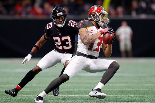 ATLANTA, GA - NOVEMBER 26: Mike Evans #13 of the Tampa Bay Buccaneers makes a catch in front of Robert Alford #23 of the Atlanta Falcons during the first half at Mercedes-Benz Stadium on November 26, 2017 in Atlanta, Georgia. (Photo by Kevin C.  Cox/Getty Images)
