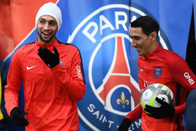 Paris Saint-Germain's Argentinian forward Javier Pastore (L) and Paris Saint-Germain's Argentinian forward Angel Di Maria arrive for the French L1 football match between Paris Saint-Germain and Lille at the Parc des Princes stadium in Paris on December 9, 2017.   / AFP PHOTO / FRANCK FIFE        (Photo credit should read FRANCK FIFE/AFP/Getty Images)