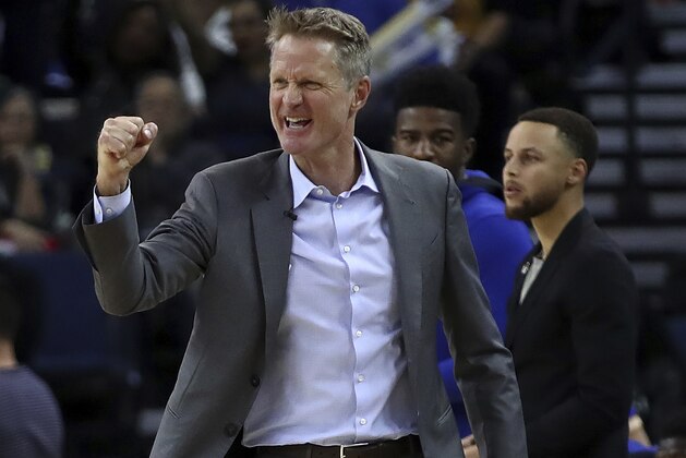 Golden State Warriors coach Steve Kerr gestures in front of Stephen Curry during the second half of the team's NBA basketball game against the Los Angeles Lakers on Wednesday, March 14, 2018, in Oakland, Calif. (AP Photo/Ben Margot)