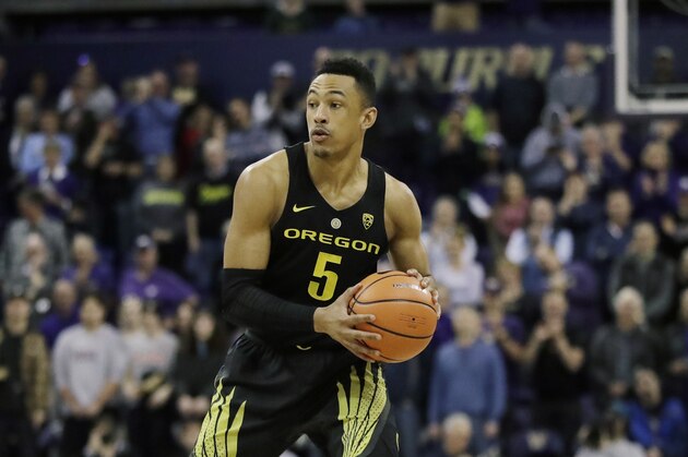 Oregon guard Elijah Brown looks to pass during the first half of an NCAA college basketball game, Saturday, March 3, 2018, in Seattle. (AP Photo/Ted S. Warren)