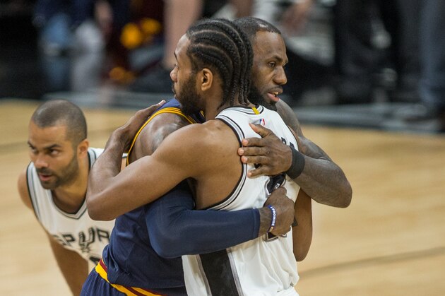 SAN ANTONIO, TX - MARCH 27:  LeBron James #23 of the Cleveland Cavaliers hugs Kawhi Leonard #2 of the San Antonio Spurs during the game between the Cleveland Cavaliers and the San Antonio Spurs on March 27, 2017 at the AT&T Center in San Antonio, Texas. NOTE TO USER: User expressly acknowledges and agrees that, by downloading and or using this photograph, user is consenting to the terms and conditions of the Getty Images License Agreement. Mandatory Copyright Notice: Copyright 2017 NBAE (Photos by Darren Carroll/NBAE via Getty Images)