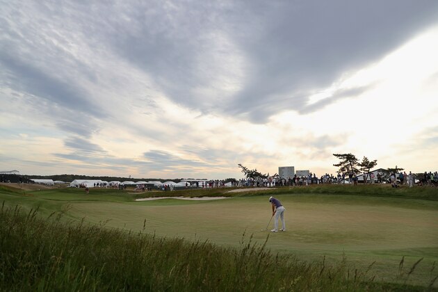 SOUTHAMPTON, NY - JUNE 16:  Dustin Johnson of the United States putts on the 14th green during the third round of the 2018 U.S. Open at Shinnecock Hills Golf Club on June 16, 2018 in Southampton, New York.  (Photo by Rob Carr/Getty Images)
