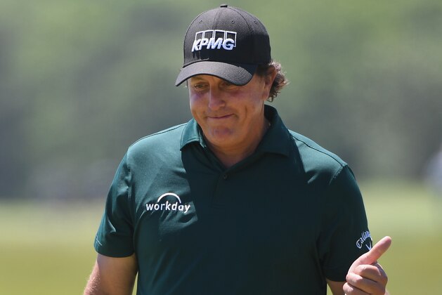 SOUTHAMPTON, NY - JUNE 16:  Phil Mickelson of the United States acknowledges the crowd singing 'Happy Birthday' on the third green during the third round of the 2018 U.S. Open at Shinnecock Hills Golf Club on June 16, 2018 in Southampton, New York.  (Photo by Ross Kinnaird/Getty Images)