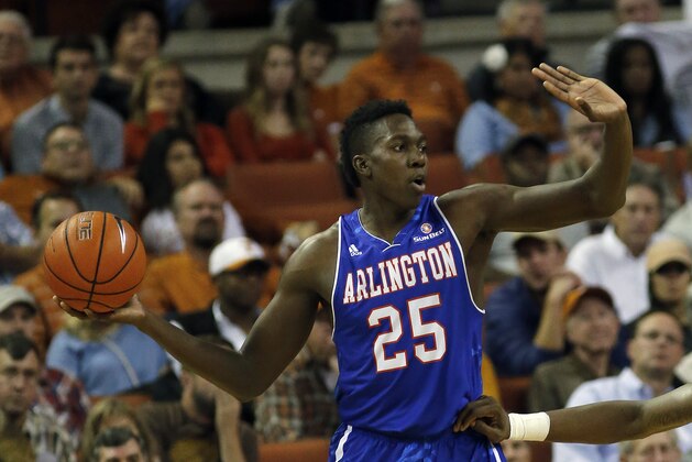AUSTIN, TX - NOVEMBER 29: Kevin Hervey #25 of the Texas-Arlington Mavericks looks to pass the ball against the Texas Longhorns at the Frank Erwin Center on November 29, 2016 in Austin, Texas. (Photo by Chris Covatta/Getty Images)