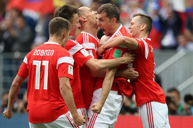 MOSCOW, RUSSIA - JUNE 14: Aleksandr Golovin of Russia controls the ball during the 2018 FIFA World Cup Russia group A match between Russia and Saudi Arabia at Luzhniki Stadium on June 14, 2018 in Moscow, Russia. (Photo by Ian MacNicol/Getty Images) MOSCOW, RUSSIA - JUNE 14: Aleksandr Golovin of Russia controls the ball during the 2018 FIFA World Cup Russia group A match between Russia and Saudi Arabia at Luzhniki Stadium on June 14, 2018 in Moscow, Russia. (Photo by Ian MacNicol/Getty Images)