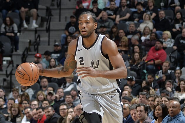 SAN ANTONIO, TX - JANUARY 13:  Kawhi Leonard #2 of the San Antonio Spurs handles the ball against the Denver Nuggets on January 13, 2018 at the AT&T Center in San Antonio, Texas. NOTE TO USER: User expressly acknowledges and agrees that, by downloading and or using this photograph, user is consenting to the terms and conditions of the Getty Images License Agreement. Mandatory Copyright Notice: Copyright 2018 NBAE (Photos by Mark Sobhani/NBAE via Getty Images)