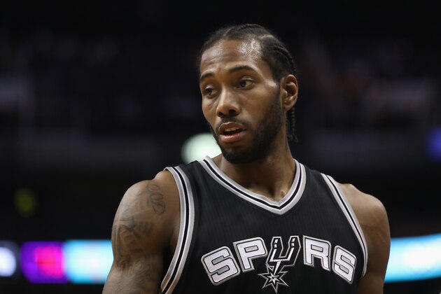 PHOENIX, AZ - DECEMBER 15:  Kawhi Leonard #2 of the San Antonio Spurs during the second half of the NBA game against the Phoenix Suns at Talking Stick Resort Arena on December 15, 2016 in Phoenix, Arizona.  NOTE TO USER: User expressly acknowledges and agrees that, by downloading and or using this photograph, User is consenting to the terms and conditions of the Getty Images License Agreement.  (Photo by Christian Petersen/Getty Images)