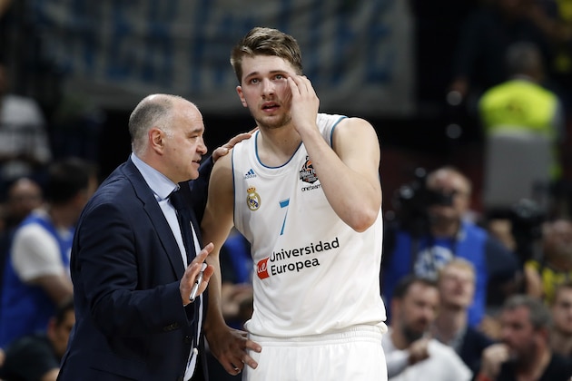 Real Madrid head coach Pablo Laso gives instructions to Real Madrid's Luka Doncic during their Final Four Euroleague final basketball match between Real Madrid and Fenerbahce in Belgrade, Serbia, Sunday, May 20, 2018. (AP Photo/Darko Vojinovic)