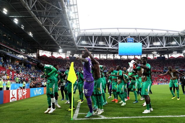 MOSCOW, RUSSIA - JUNE 19:  Senegal players acknowledge the fans during the 2018 FIFA World Cup Russia group H match between Poland and Senegal at Spartak Stadium on June 19, 2018 in Moscow, Russia.  (Photo by Kevin C. Cox/Getty Images)