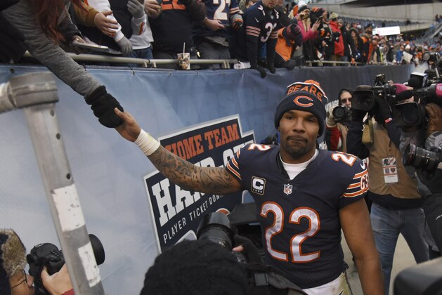 CHICAGO, IL- JANUARY 03: Matt Forte #22 of the Chicago Bears shakes hands with the fans after the game against the Detroit Lions on January 3, 2016 at Soldier Field in Chicago, Illinois. The Lions won 24-20. (Photo by David Banks/Getty Images)