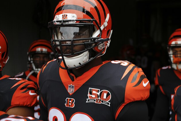 Cincinnati Bengals defensive end Michael Johnson prepares to take the field before an NFL football game against the Indianapolis Colts, Sunday, Oct. 29, 2017, in Cincinnati. (AP Photo/Frank Victores)