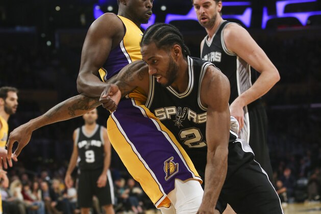 San Antonio Spurs forward Kawhi Leonard (2) drives against Los Angeles Lakers during an NBA basketball game Friday, Nov. 18, 2016, in Los Angeles. The Spurs won 116-107. (AP Photo/Ringo H.W. Chiu)