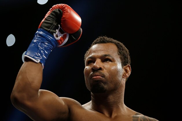 INGLEWOOD, CA - AUGUST 29:  Shane Mosley acknowledges the fans prior to the start of his fight against Ricardo Mayorga of Nicaragua at The Forum on August 29, 2015 in Inglewood, California.  (Photo by Jeff Gross/Getty Images)