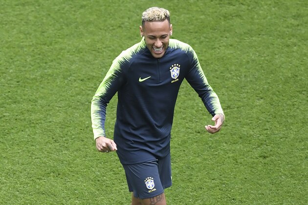 Brazil's forward Neymar attends a training session at the Saint Petersburg Stadium in Saint Petersburg on June 21, 2018 on the eve of the Russia 2018 World Cup Group E football match between Brazil and Costa Rica. (Photo by GABRIEL BOUYS / AFP)        (Photo credit should read GABRIEL BOUYS/AFP/Getty Images)
