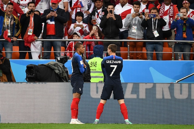France's forward Kylian Mbappe (L) celebrates with teammate France's forward Antoine Griezmann after scoring a goal during the Russia 2018 World Cup Group C football match between France and Peru at the Ekaterinburg Arena in Ekaterinburg on June 21, 2018. (Photo by FRANCK FIFE / AFP) / RESTRICTED TO EDITORIAL USE - NO MOBILE PUSH ALERTS/DOWNLOADS        (Photo credit should read FRANCK FIFE/AFP/Getty Images)