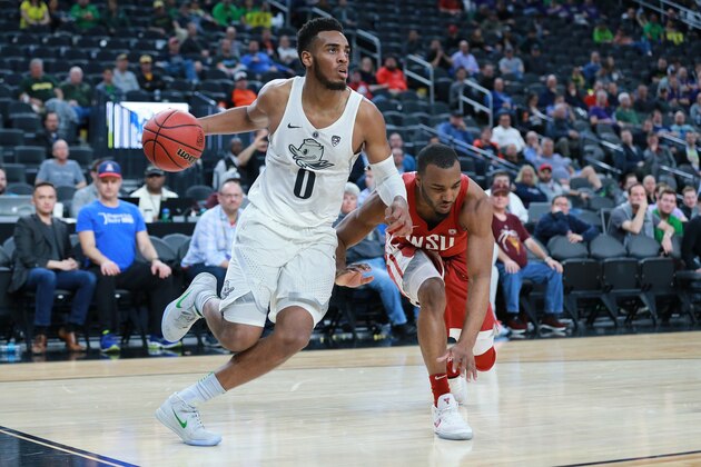 LAS VEGAS, NV - MARCH 07:  Troy Brown #0 of the Oregon Ducks handles the ball against Milan Acquaah #5 of the Washington State Cougars during a first-round game of the Pac-12 basketball tournament at T-Mobile Arena on March 7, 2018 in Las Vegas, Nevada.  (Photo by Leon Bennett/Getty Images)