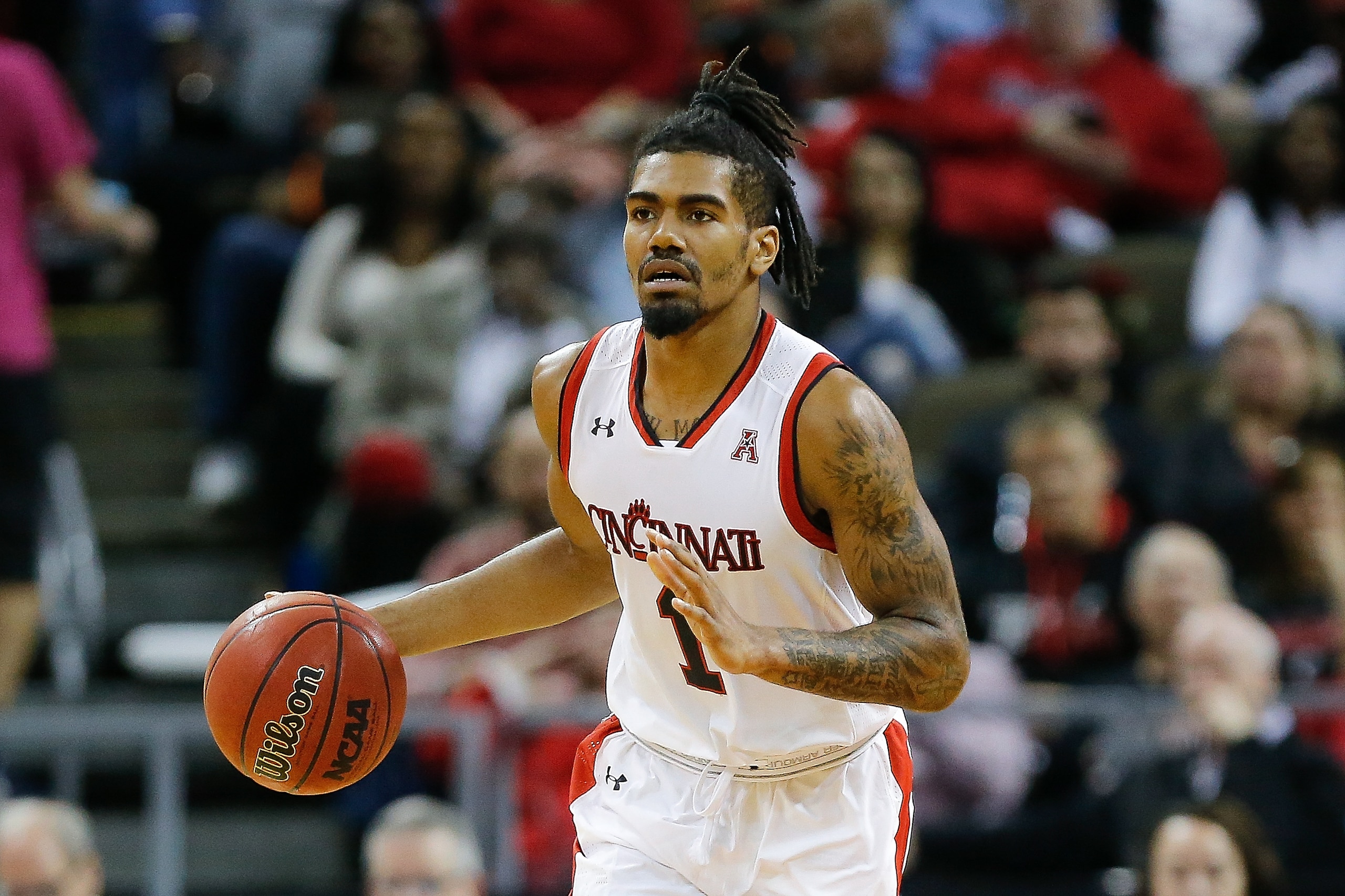 HIGHLAND HEIGHTS, KY - FEBRUARY 25:  Jacob Evans #1 of the Cincinnati Bearcats dribbles with the ball against the Tulsa Golden Hurricane at BB&T Arena on February 25, 2018 in Highland Heights, Kentucky.  (Photo by Michael Reaves/Getty Images)