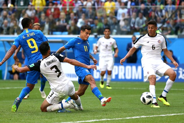SAINT PETERSBURG, RUSSIA - JUNE 22:  Philippe Coutinho of Brazil scores his team's first goal  during the 2018 FIFA World Cup Russia group E match between Brazil and Costa Rica at Saint Petersburg Stadium on June 22, 2018 in Saint Petersburg, Russia.  (Photo by Francois Nel/Getty Images)
