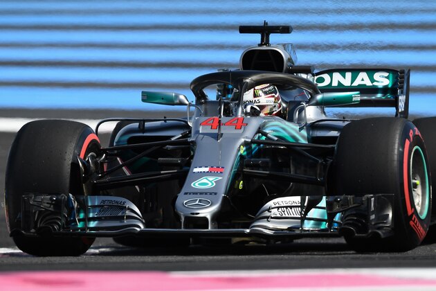 TOPSHOT - Mercedes' British driver Lewis Hamilton drives during the second practice session at the Circuit Paul Ricard in Le Castellet, southern France, on June 22, 2018, ahead of the Formula One Grand Prix de France. (Photo by Boris HORVAT / AFP)        (Photo credit should read BORIS HORVAT/AFP/Getty Images)