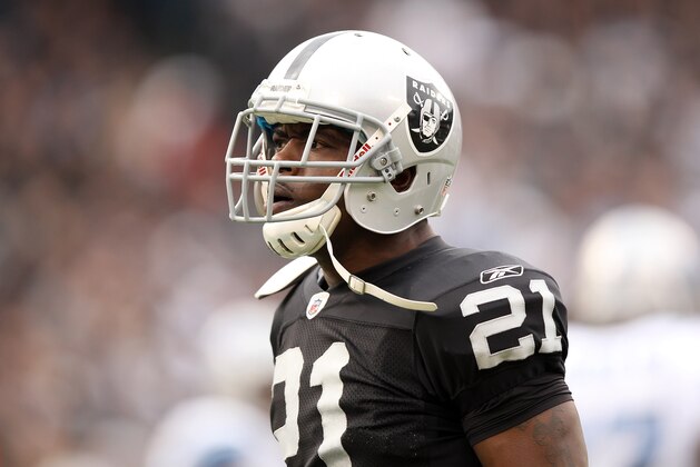 OAKLAND, CA - DECEMBER 18:  Lito Sheppard #21 of the Oakland Raiders in action against the Detroit Lions at O.co Coliseum on December 18, 2011 in Oakland, California.  (Photo by Ezra Shaw/Getty Images)