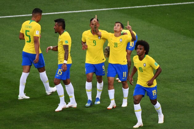 Brazil's forward Philippe Coutinho (2ndR) celebrates with teammates after scoring during the Russia 2018 World Cup Group E football match between Brazil and Switzerland at the Rostov Arena in Rostov-On-Don on June 17, 2018. (Photo by KHALED DESOUKI / AFP) / RESTRICTED TO EDITORIAL USE - NO MOBILE PUSH ALERTS/DOWNLOADS        (Photo credit should read KHALED DESOUKI/AFP/Getty Images)