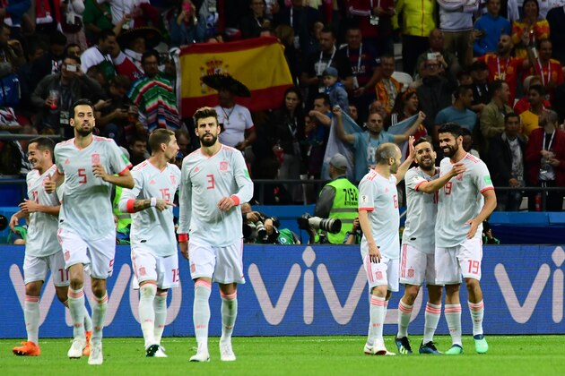 Spain's forward Diego Costa (R) celebrates his goal with teammates during the Russia 2018 World Cup Group B football match between Iran and Spain at the Kazan Arena in Kazan on June 20, 2018. (Photo by Luis Acosta / AFP) / RESTRICTED TO EDITORIAL USE - NO MOBILE PUSH ALERTS/DOWNLOADS        (Photo credit should read LUIS ACOSTA/AFP/Getty Images)