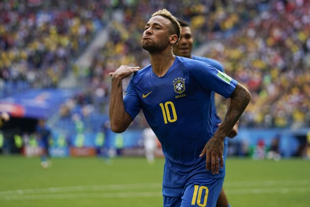 SAINT PETERSBURG, RUSSIA - JUNE 22:  Neymar of Brazil celebrates scoring the second goal of his team during the 2018 FIFA World Cup Russia group E match between Brazil and Costa Rica at Saint Petersburg Stadium on June 22, 2018 in Saint Petersburg, Russia.  (Photo by Fred Lee/Getty Images)