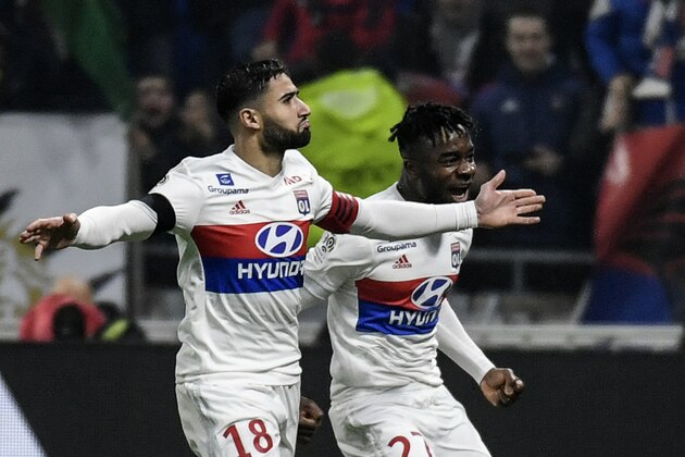 Lyon's French midfielder Nabil Fekir (L) celebrates after scoring a goal during the French L1 football match between Olympique Lyonnais and Paris-Saint Germain (PSG) at Groupama stadium in Decines-Charpieu on January 21, 2018. / AFP PHOTO / JEFF PACHOUD / ALTERNATIVE CROP         (Photo credit should read JEFF PACHOUD/AFP/Getty Images)