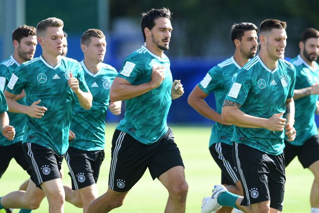 Germany's defender Mats Hummels (C) attends a training session in Vatutinki on June 25, 2018, during the Russia 2018 World Cup football tournament. (Photo by Patrik STOLLARZ / AFP) /         (Photo credit should read PATRIK STOLLARZ/AFP/Getty Images)