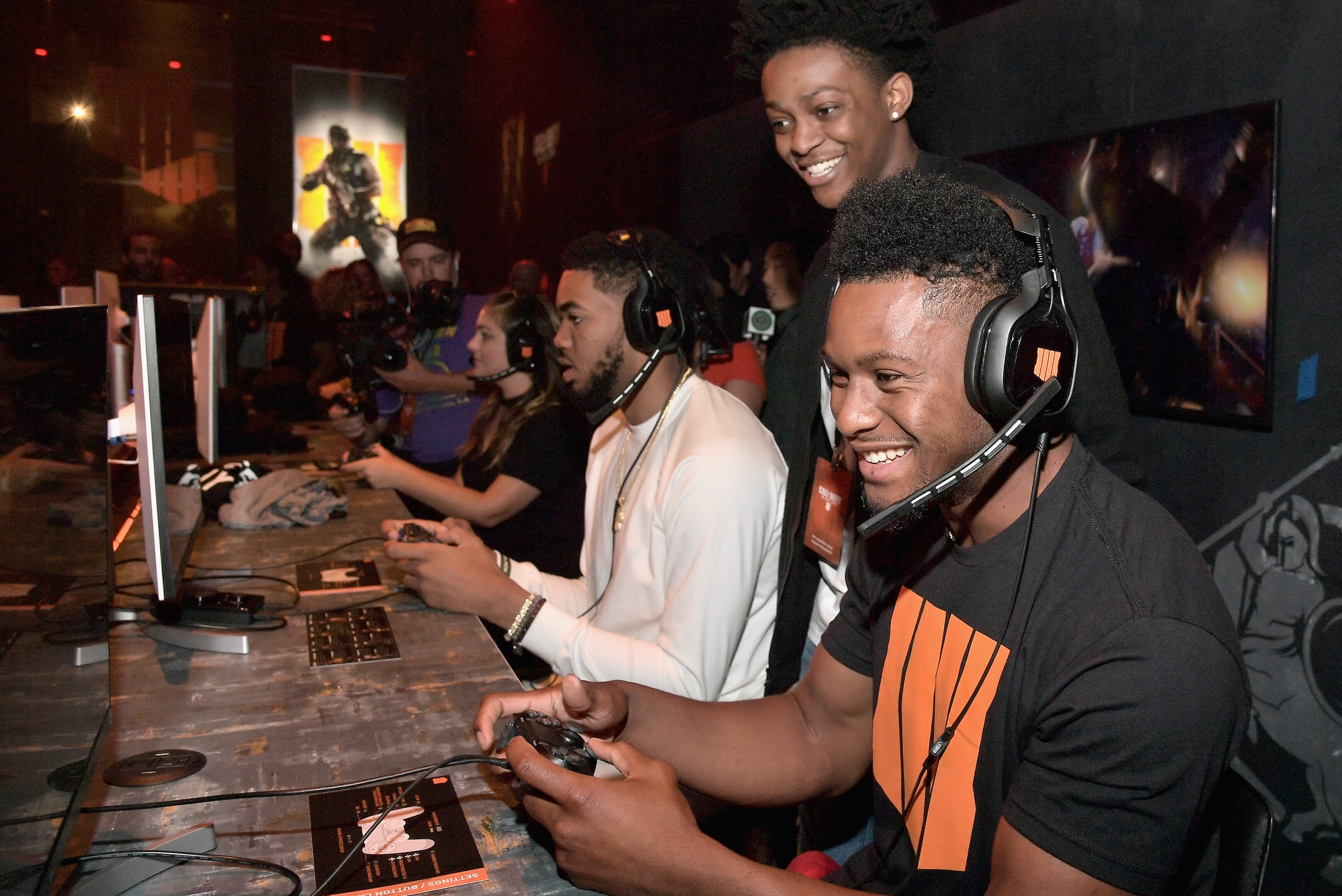HAWTHORNE, CA - MAY 17:  Basketball players Karl-Anthony Towns, De'Aaron Fox and football player Juju Smith-Schuster battle it out at the Call of Duty: Black Ops 4 Community Reveal Event in Hawthorne, CA, on May 17, 2018.  (Photo by Charley Gallay/Getty Images for Activision)