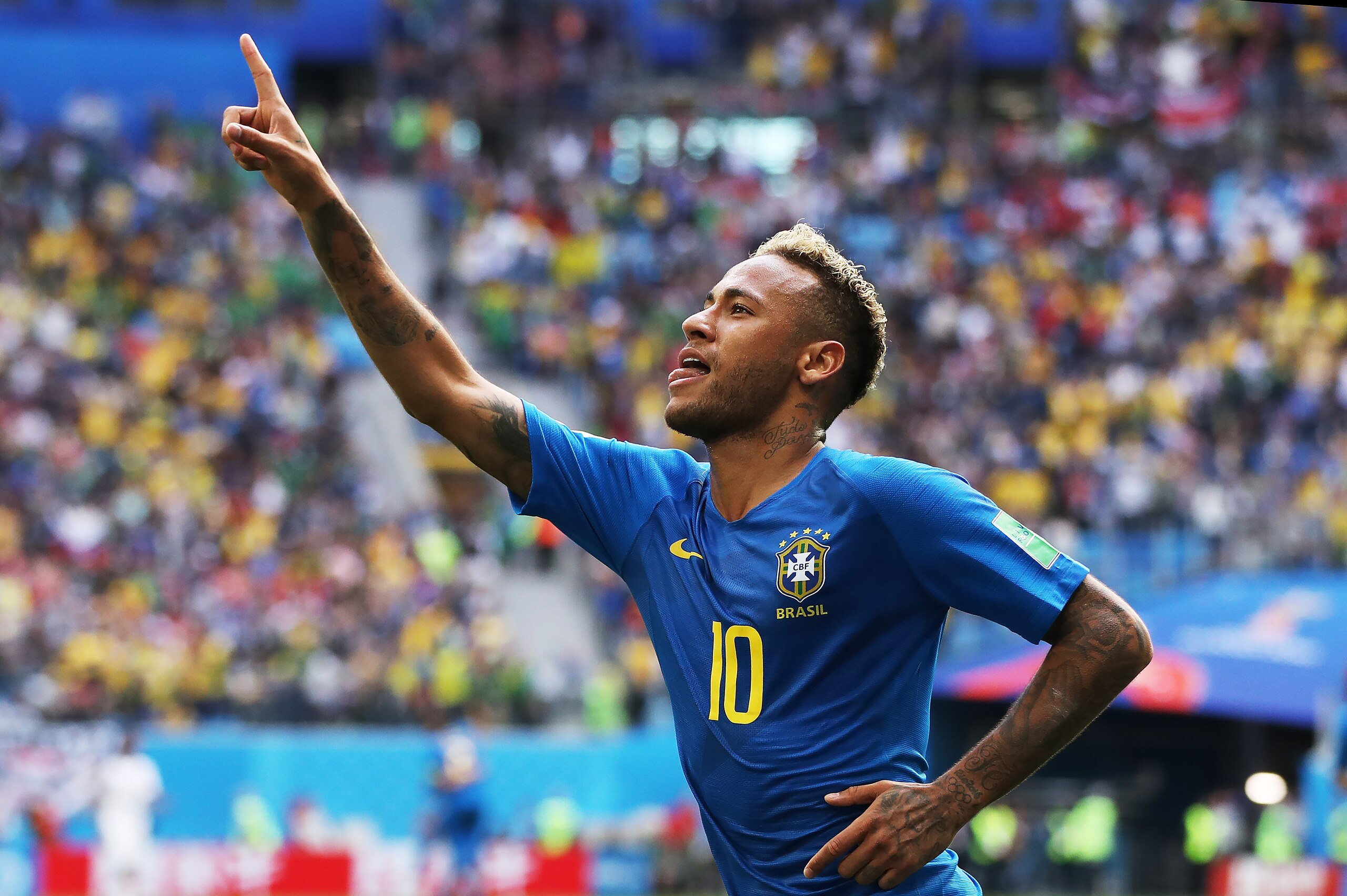 SAINT PETERSBURG, RUSSIA - JUNE 22: Neymar of Brazil celebrates after he scores his team's second goal during the 2018 FIFA World Cup Russia group E match between Brazil and Costa Rica at Saint Petersburg Stadium on June 22, 2018 in Saint Petersburg, Russia. (Photo by Ian MacNicol/Getty Images)