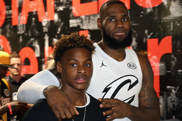 LOS ANGELES, CA - FEBRUARY 18: LeBron James #23 of team LeBron walks with his son during the NBA All-Star Game as a part of 2018 NBA All-Star Weekend at STAPLES Center on February 18, 2018 in Los Angeles, California. NOTE TO USER: User expressly acknowledges and agrees that, by downloading and/or using this photograph, user is consenting to the terms and conditions of the Getty Images License Agreement.  Mandatory Copyright Notice: Copyright 2018 NBAE (Photo by Chris Marion/NBAE via Getty Images)