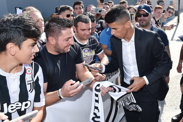 Portuguese player Joao Cancelo signs autographs to fans as he arrives at Juventus Medical center for a medical check up, in Turin, northern Italy, Wednesday, June 27, 2018. (Alessandro Di Marco/ANSA via AP)
