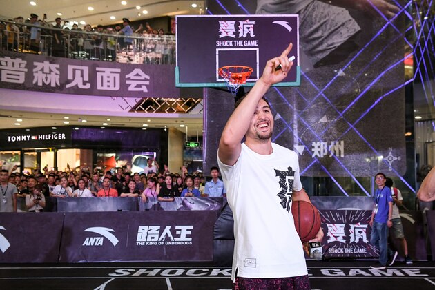 ZHENGZHOU, CHINA - JUNE 26:  NBA player Klay Thompson of the Golden State Warriors in a fans meeting on June 26, 2018 in Zhengzhou, China.  (Photo by DI YIN/Getty Images)