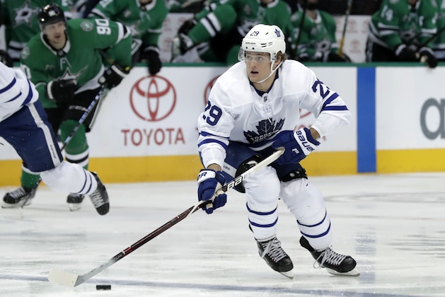 Toronto Maple Leafs center William Nylander (29) controls the puck during an NHL hockey game against the Dallas Stars on Thursday, Jan. 25, 2018, in Dallas. (AP Photo/Tony Gutierrez)
