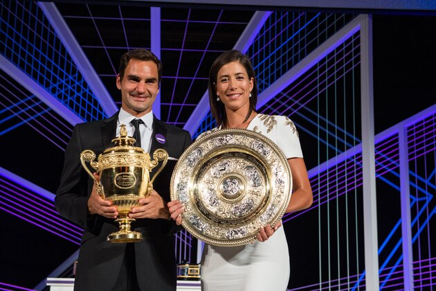 LONDON, ENGLAND - JULY 16:  (EDITORIAL USE ONLY - NO COMMERCIAL USAGE) Roger Federer and Garbine Muguruza pose with their trophies at the Wimbledon Winners Dinner at The Guildhall on July 16, 2017 in London, England. (Photo by AELTC - Pool / Getty Images)