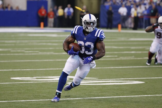 INDIANAPOLIS, IN - SEPTEMBER 17: Robert Turbin #33 of the Indianapolis Colts runs the ball during a game against the Arizona Cardinals at Lucas Oil Stadium on September 17, 2017 in Indianapolis, Indiana. The Cardinals won 16-13 in overtime. (Photo by Joe Robbins/Getty Images)