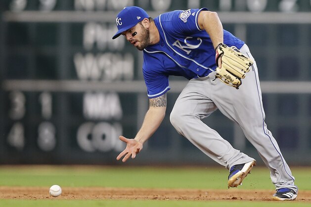 HOUSTON, TX - JUNE 24:  Mike Moustakas #8 of the Kansas City Royals makes a barehanded attempt on a slow roller off the bat of Josh Reddick of the Houston Astros in the seventh inning at Minute Maid Park on June 24, 2018 in Houston, Texas.  (Photo by Bob Levey/Getty Images)