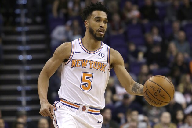 New York Knicks guard Courtney Lee (5) in the first half during an NBA basketball game against the Phoenix Suns, Friday, Jan. 26, 2018, in Phoenix. (AP Photo/Rick Scuteri)