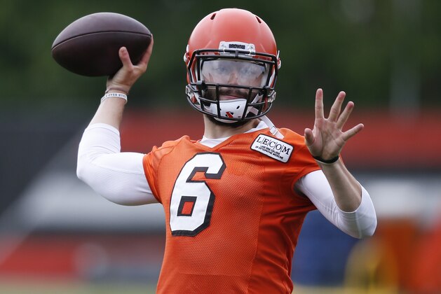 Cleveland Browns quarterback Baker Mayfield throws a pass during the team's organized team activity at its NFL football training facility Tuesday, June 5, 2018, in Berea, Ohio. (AP Photo/Ron Schwane)