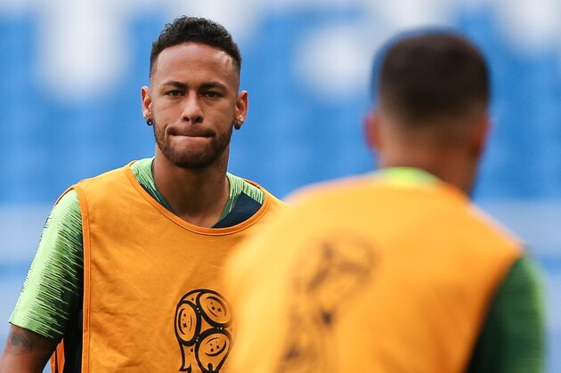 SAMARA, RUSSIA - JULY 01: Neymar Jr (L) looks on during a Brazil training session ahead of the Round 16 match against Mexico at Samara Arena on July 1, 2018 in Samara, Russia. (Photo by Buda Mendes/Getty Images)