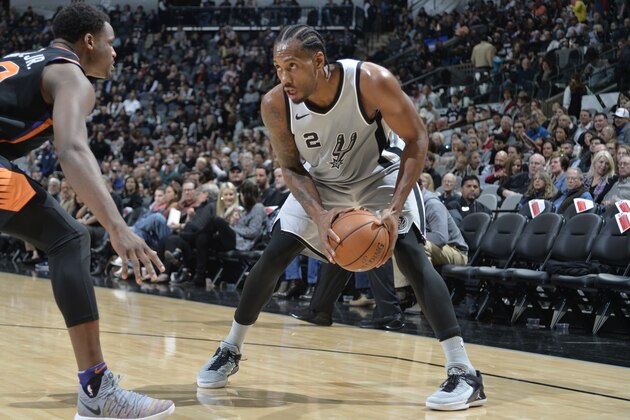 SAN ANTONIO, TX - JANUARY 5: Kawhi Leonard #2 of the San Antonio Spurs handles the ball against the Phoenix Suns on January 5, 2018 at the AT&T Center in San Antonio, Texas. NOTE TO USER: User expressly acknowledges and agrees that, by downloading and or using this photograph, user is consenting to the terms and conditions of the Getty Images License Agreement. Mandatory Copyright Notice: Copyright 2018 NBAE (Photos by Mark Sobhani/NBAE via Getty Images)