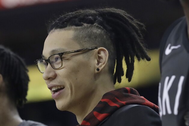 Injured Brooklyn Nets guard Jeremy Lin watches against the Golden State Warriors during an NBA basketball game in Oakland, Calif., Tuesday, March 6, 2018. (AP Photo/Jeff Chiu)
