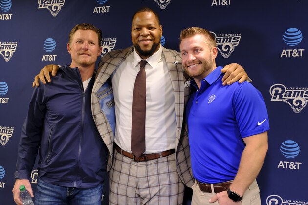 Los Angeles Rams new defensive tackle Ndamukong Suh, center, poses for a photo after a news conference with head coach Sean McVay, right, and general manager Les Snead, left, at the team's practice facility in Thousand Oaks, Calif., Friday, April 6, 2018. (AP Photo/Richard Vogel)