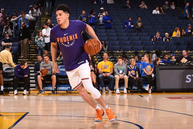 OAKLAND, CA - APRIL 1:  Devin Booker #1 of the Phoenix Suns warms up prior to the game against the Golden State Warriors on April 1, 2018 at ORACLE Arena in Oakland, California. NOTE TO USER: User expressly acknowledges and agrees that, by downloading and or using this photograph, user is consenting to the terms and conditions of Getty Images License Agreement. Mandatory Copyright Notice: Copyright 2018 NBAE (Photo by Noah Graham/NBAE via Getty Images)
