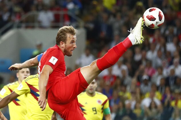 England's Harry Kane tries to control the ball during the round of 16 match between Colombia and England at the 2018 soccer World Cup in the Spartak Stadium, in Moscow, Russia, Tuesday, July 3, 2018. (AP Photo/Matthias Schrader)