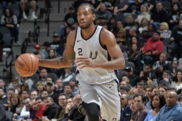SAN ANTONIO, TX - JANUARY 13:  Kawhi Leonard #2 of the San Antonio Spurs handles the ball against the Denver Nuggets on January 13, 2018 at the AT&T Center in San Antonio, Texas. NOTE TO USER: User expressly acknowledges and agrees that, by downloading and or using this photograph, user is consenting to the terms and conditions of the Getty Images License Agreement. Mandatory Copyright Notice: Copyright 2018 NBAE (Photos by Mark Sobhani/NBAE via Getty Images)