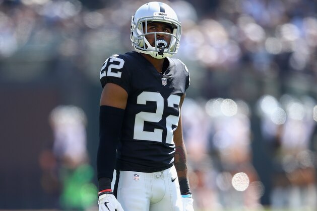 OAKLAND, CA - SEPTEMBER 17:  Gareon Conley #22 of the Oakland Raiders stands on the field during their game against the New York Jets at Oakland-Alameda County Coliseum on September 17, 2017 in Oakland, California.  (Photo by Ezra Shaw/Getty Images)