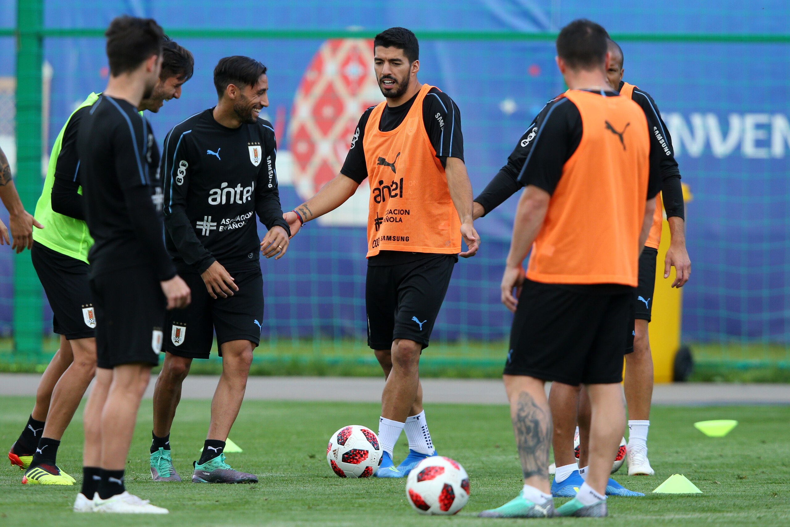 NIZHNY NOVGOROD, RUSSIA - JULY 05: Luis Suarez of Uruguay reacts during a training session at Sports Centre Borsky on July 5, 2018 in Nizhny Novgorod, Russia. (Photo by Alex Livesey/Getty Images) NIZHNY NOVGOROD, RUSSIA - JULY 05: Luis Suarez of Uruguay reacts during a training session at Sports Centre Borsky on July 5, 2018 in Nizhny Novgorod, Russia. (Photo by Alex Livesey/Getty Images)